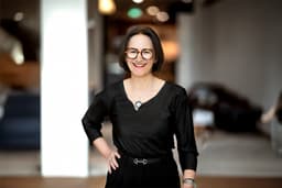 Porträt von Claudia Frey, Prokuristin für Raumkonzepte und Marketing bei Frey