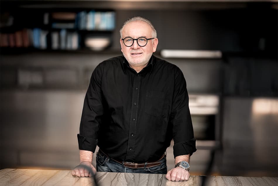 Porträt von Frédéric Neuhardt, Fachberater Innenausbau (Frankreich) bei Frey