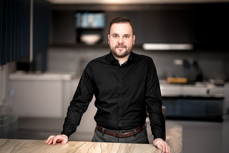 Porträt von Tobias Ehrhart, Leitung Kundendienst bei Frey